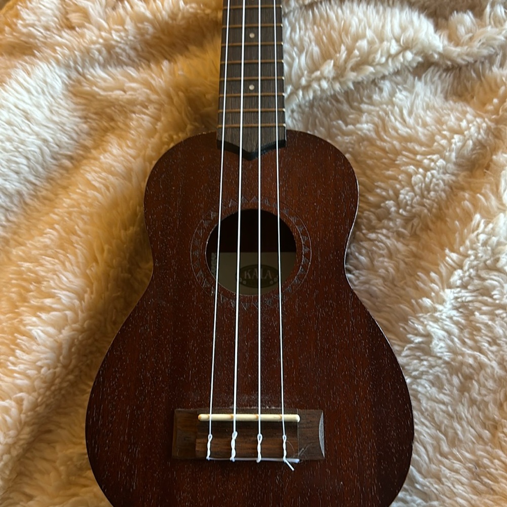Brown cherry ukelele.    Perfect condition